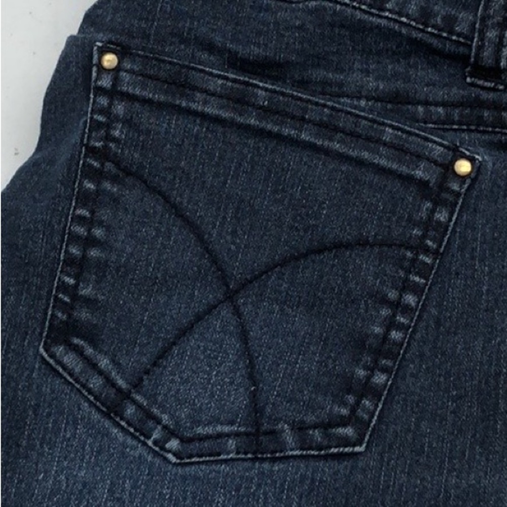MATERNITY THYME LOW RISE DARKWASH CAPRIS ⭐ - Picture 6 of 14